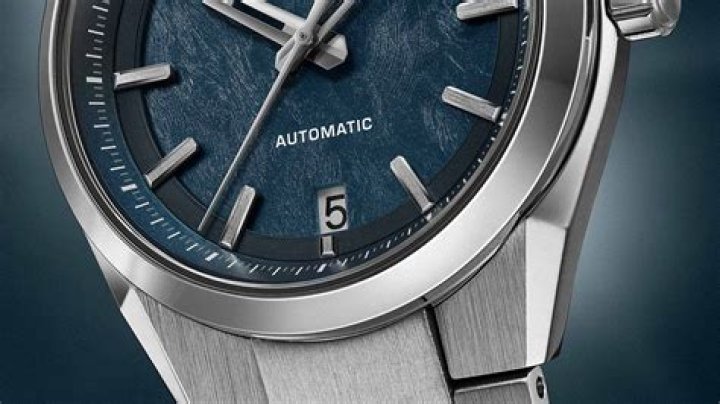 Are automatic watches battery operated?