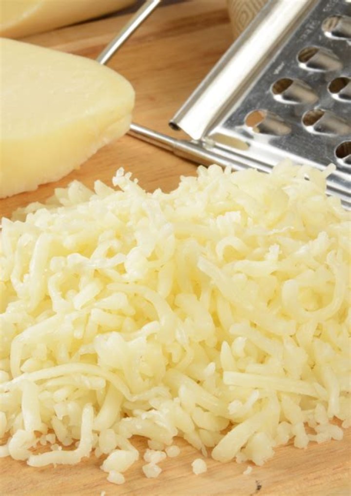 Can cats have mozzarella cheese?