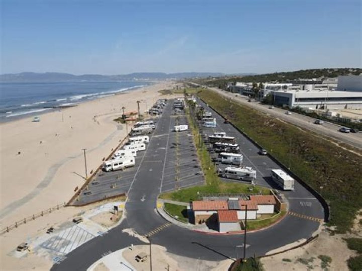 Can I take my dog to Dockweiler Beach