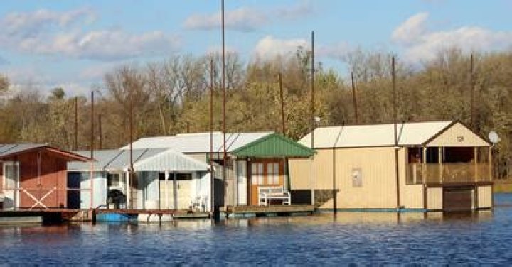 Can you take a houseboat down the Mississippi?