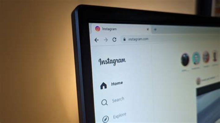 Can you text on Instagram on a computer?