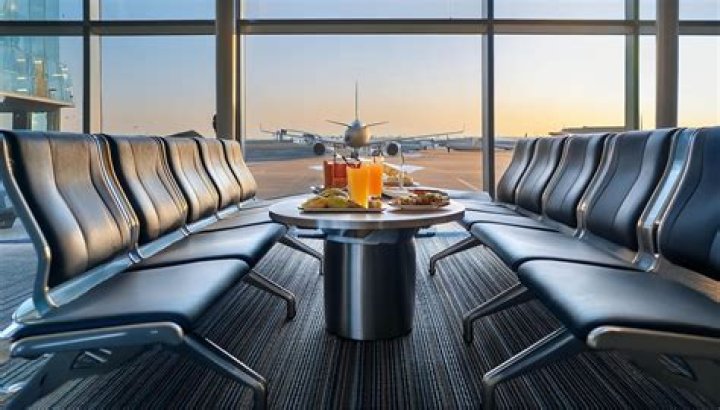 Does American Airlines have a lounge