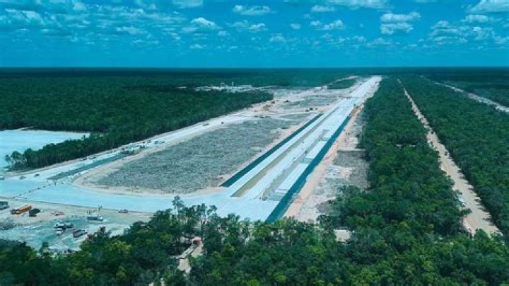 Does Cayo Santa Maria have an airport?