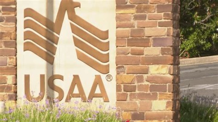 Does USAA have stock brokers?