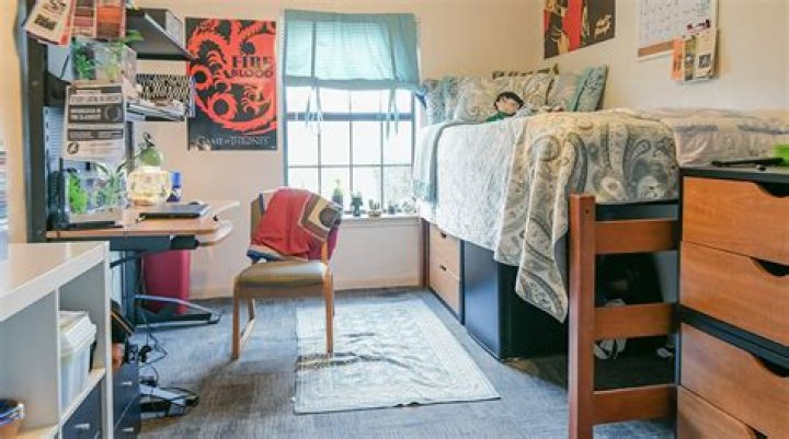 Does UTSA have dorms