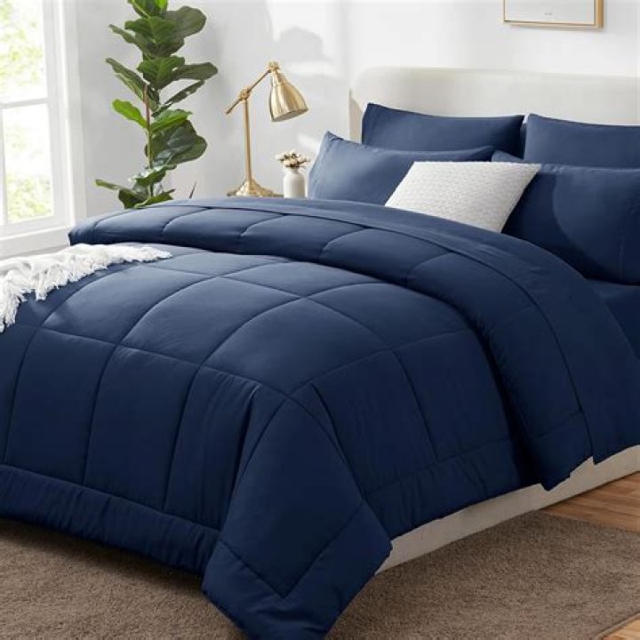 How big is a full comforter