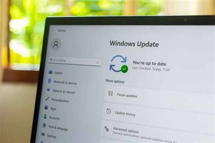 How do I turn on Updates in Windows 10?