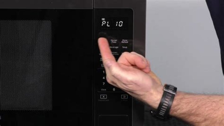 How do you change the power level on a Emerson microwave