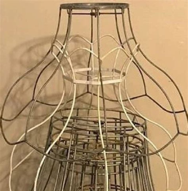 How do you fix a broken lamp shade frame