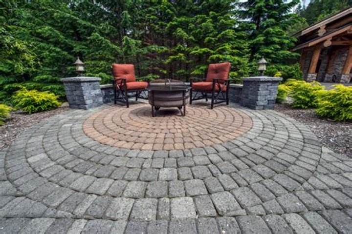 How do you lay a concrete patio with pavers?
