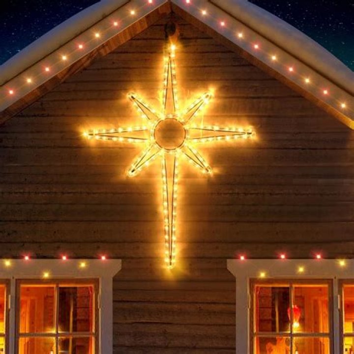 How do you make a Christmas star with lights?