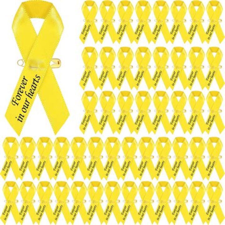 How do you make a safety pin ribbon?