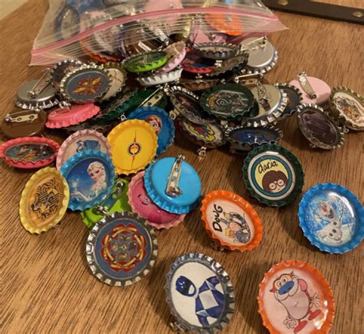 How do you make bottle cap pendants?