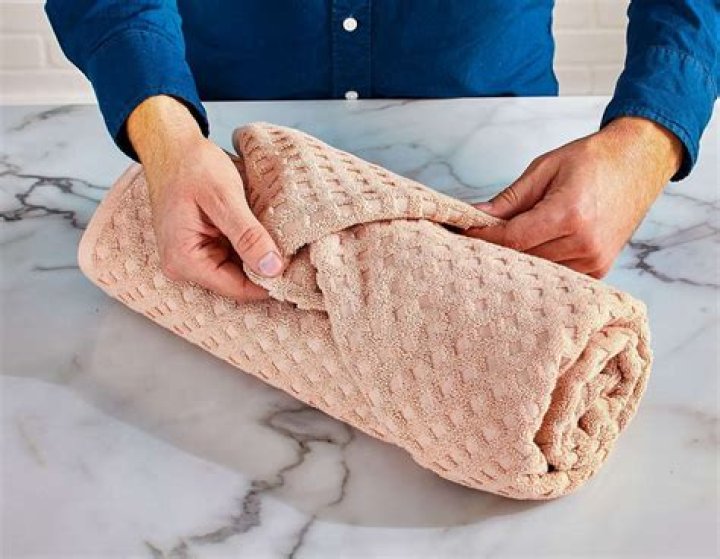 How do you make fancy fold towels?
