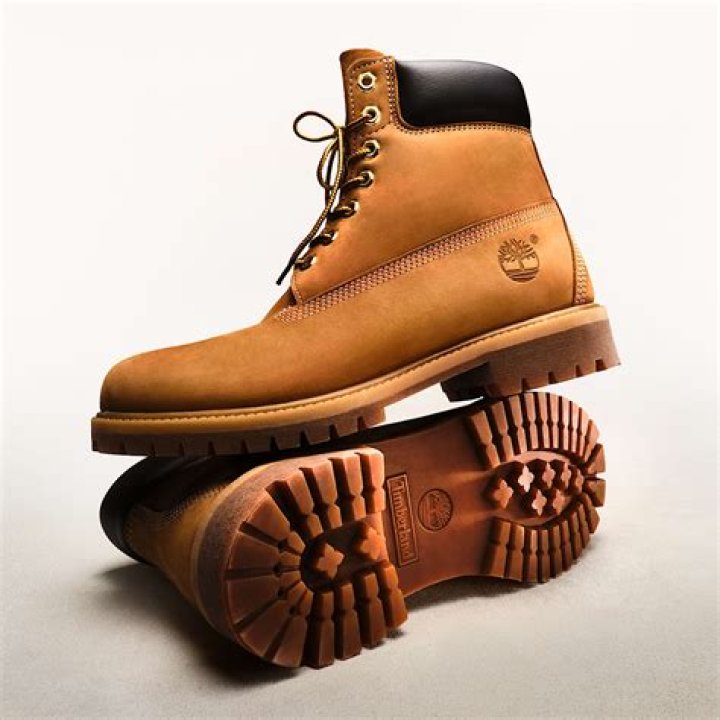 How do you make nubuck black again?