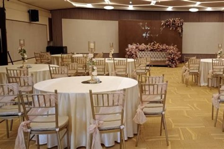 How do you market a banquet hall