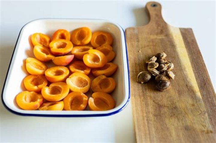 How do you store fresh picked apricots?