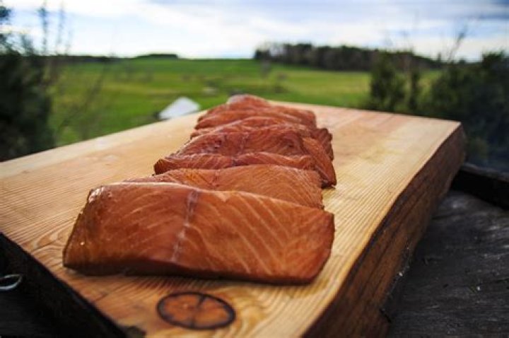 How do you store smoked salmon