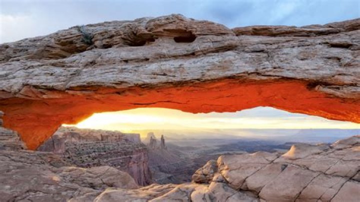 How far is Moab Utah from Arches National Park