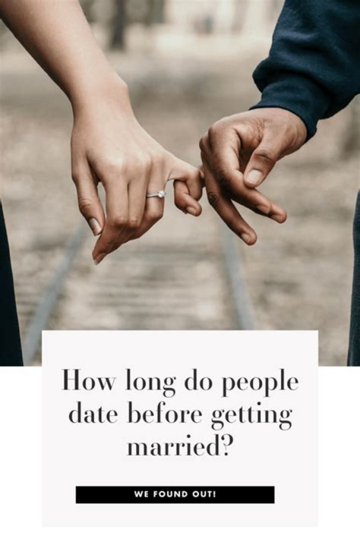 How long should you wait to text a guy back after a date?