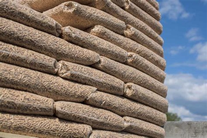 How many bags of pellets are in a ton