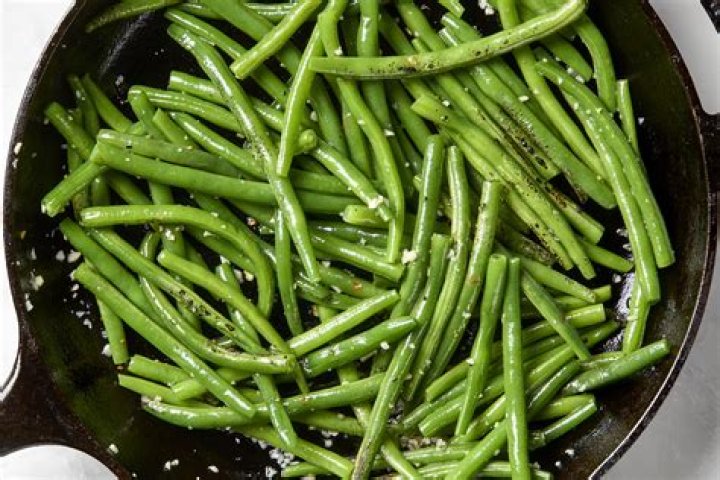 How many calories are in a cup of cooked green beans