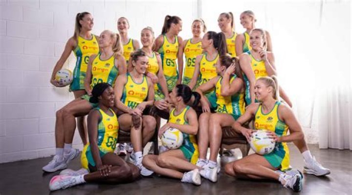 How many players are on a womens netball team