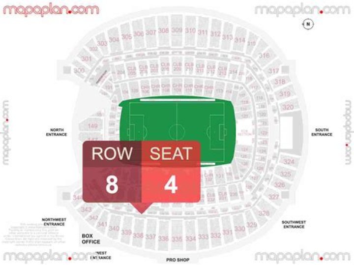 How many rows are in the bottom level at Lambeau Field?