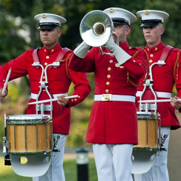 How much does a Marine band member make?