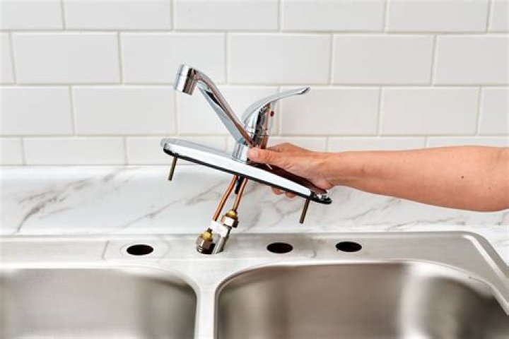 How much does a plumber charge to install a kitchen faucet