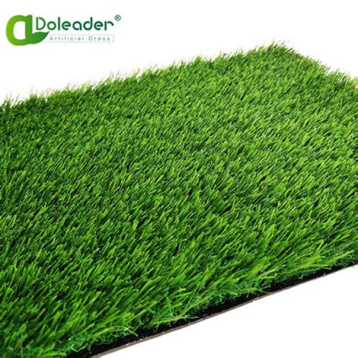 How much does a roll of artificial turf weigh
