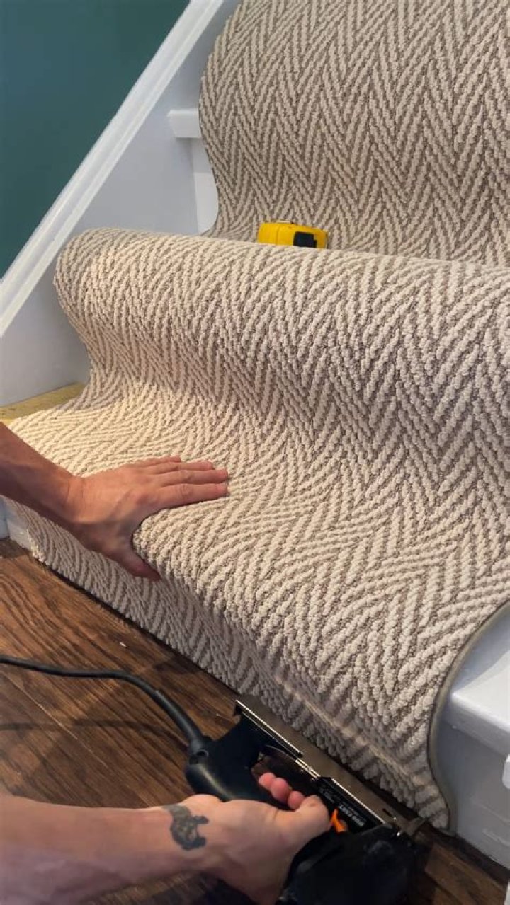 How much does it cost to carpet a stair runner?