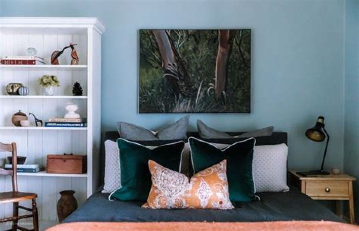 How much does it cost to renovate a bedroom?