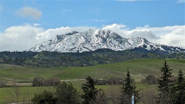 How often does it snow on Mt Diablo?