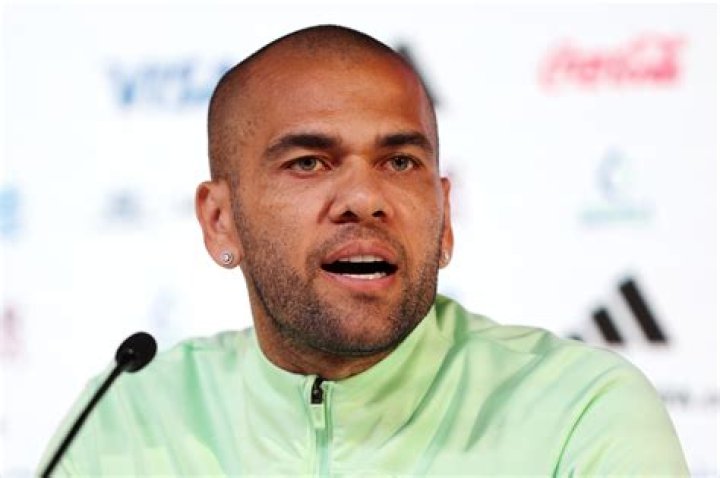 How old is Dani Alves?