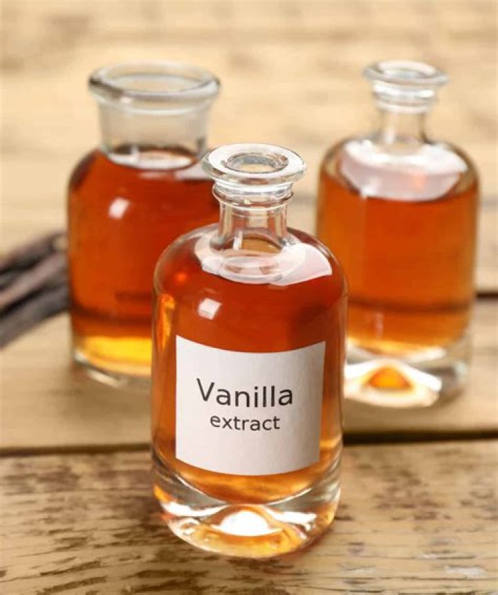Is almond extract similar to vanilla extract