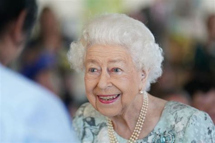 Is Elizabeth II descended from Mary Queen of Scots?