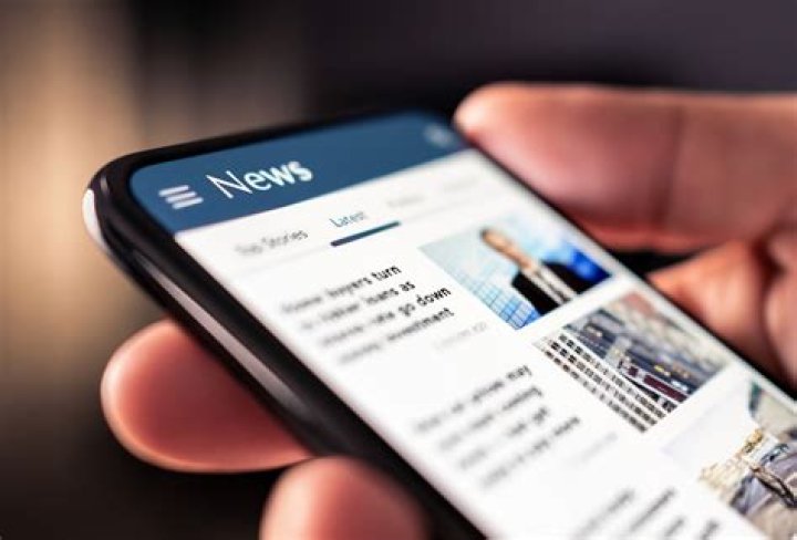 Is Facebook having problems with news feed?