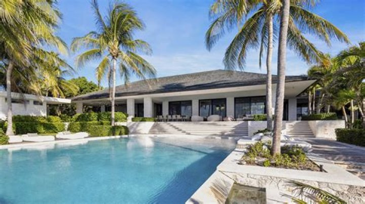 Is it expensive to live in the Bahamas?