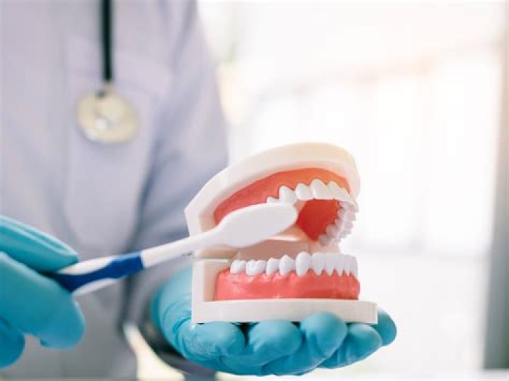 Is it possible to whiten dentures?