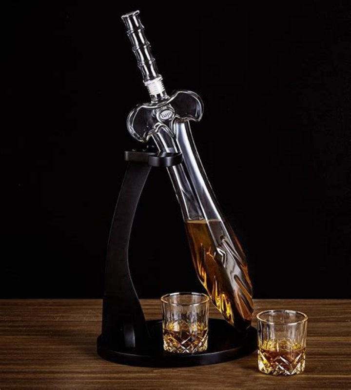 Should you keep whiskey in a decanter?