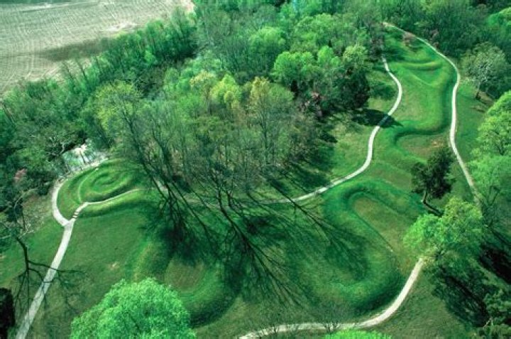 What city is the Serpent Mound in