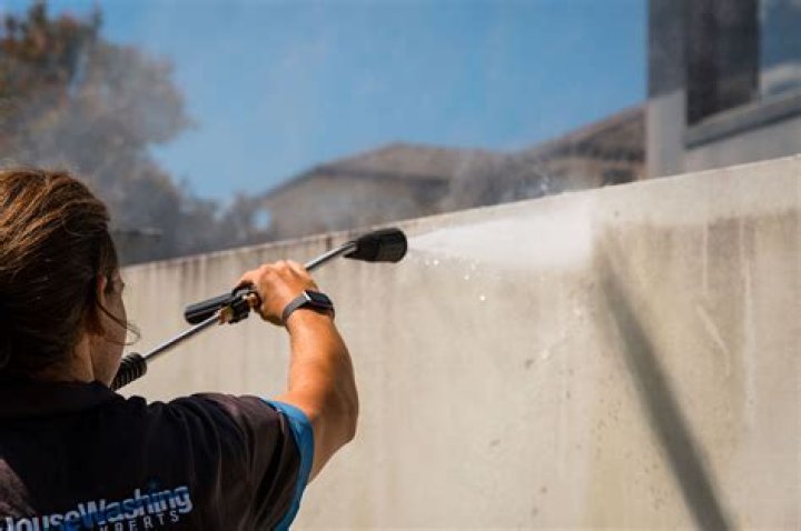 What cleaner to use to wash walls before painting