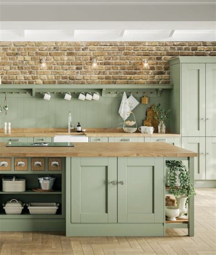 What Colour paint goes with sage green kitchen