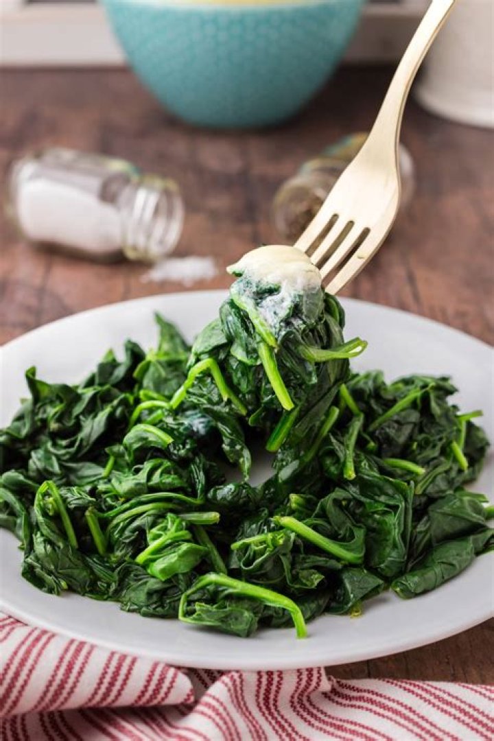 What do you eat with steamed spinach