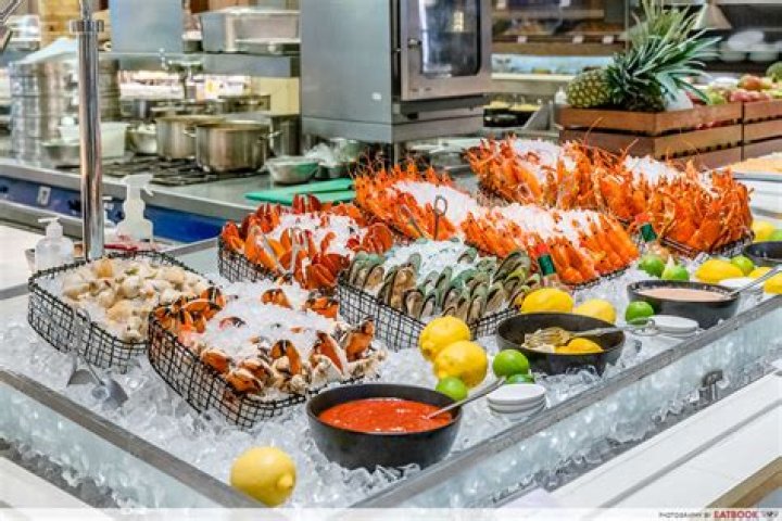 What do you serve at a buffet