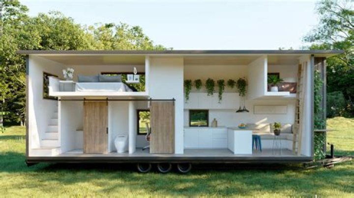 What is difference between tiny house and mobile home