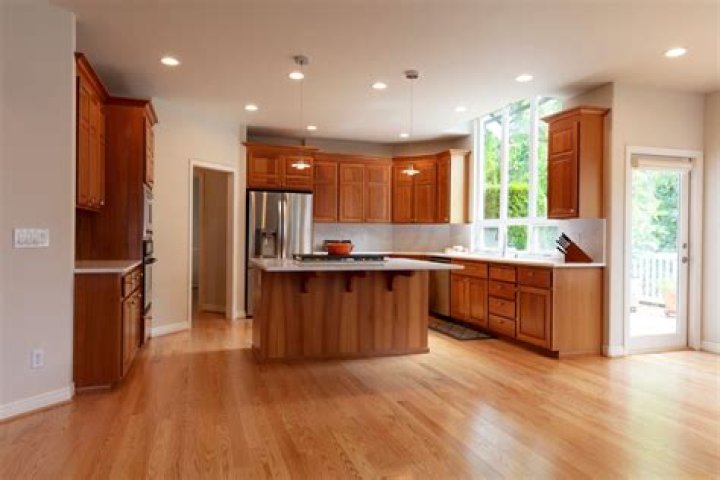 What is the cost to refinish kitchen cabinets