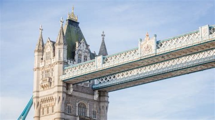 What is the difference between the London Bridge and the Tower Bridge