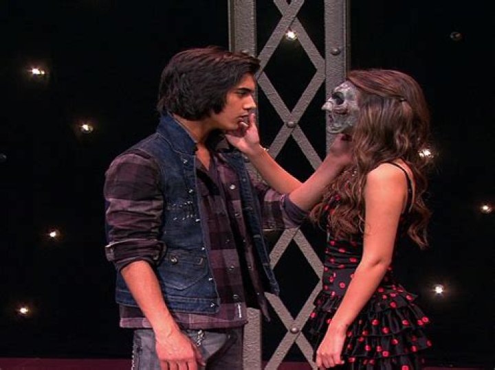 What is the episode called when Beck and Tori kiss?